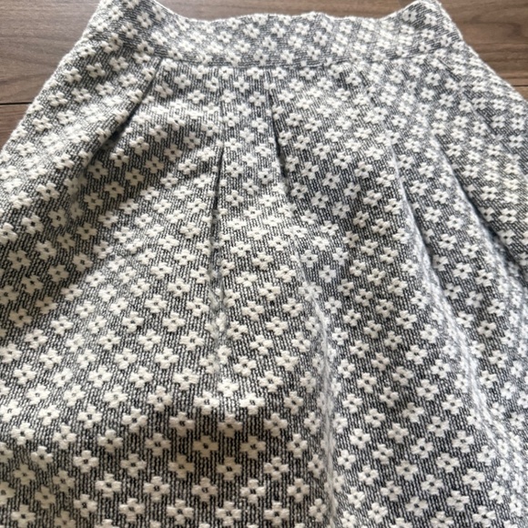 High Quality | Size XS | Thick Pleated Fall Skirt - Picture 2 of 6